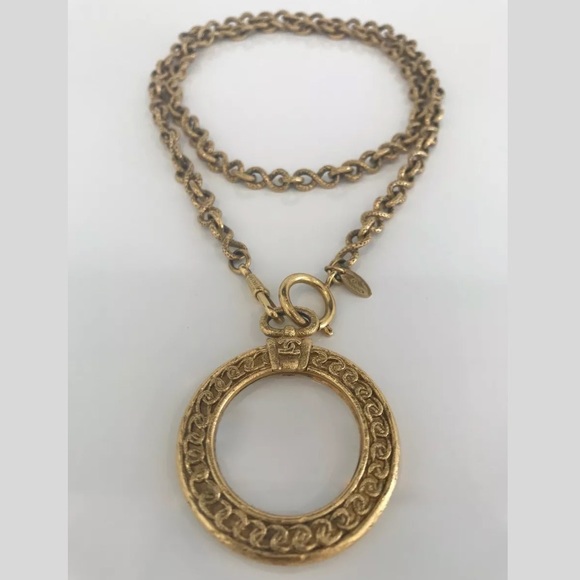 CHANEL MAGNIFYING GLASS MEDALLION NECKLACE NWOTS! - Picture 3 of 15